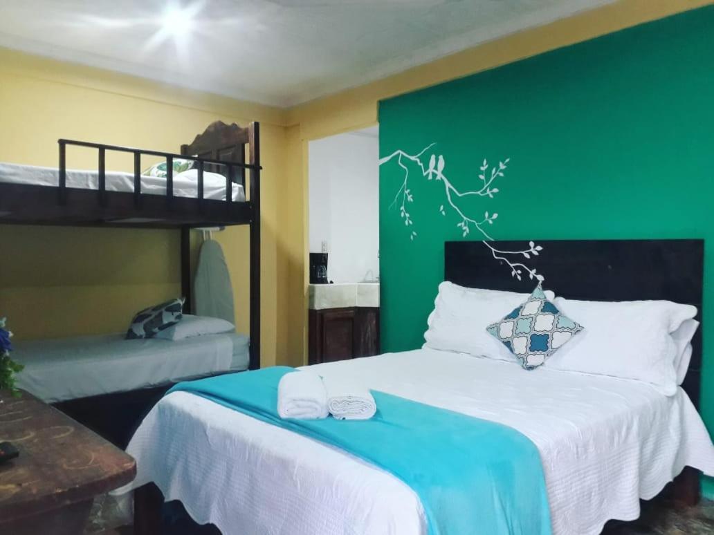 Hospedaje La Galerie Ciudad Cortés Екстериор снимка